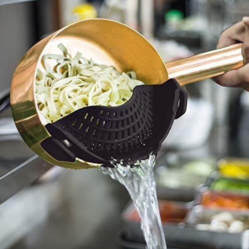 AUOON Clip On Strainer Silicone for All Pots and Pans, Pasta Strainer Clip on Food Strainer for Meat Vegetables Fruit Silicone Kitchen Colander - Image 6