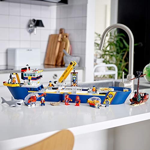 LEGO City Ocean Exploration Ship 60266, Toy Exploration Vessel, Mini Helicopter, Submarine, Shipwreck with Treasure, Lifeboat, Stingray, Shark, Plus 8 Minifigures (745 Pieces) - Image 7