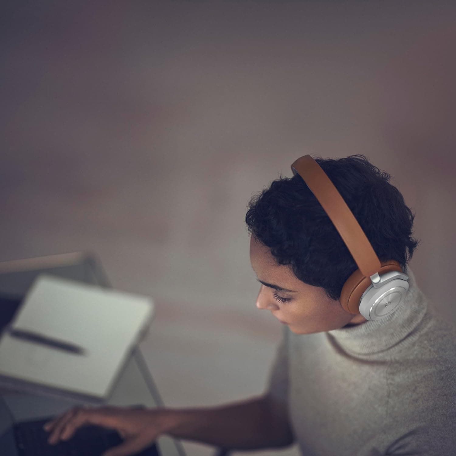 Bang & Olufsen Beoplay HX – Comfortable Wireless ANC Over-Ear Headphones - Timber Timber One Size Headphones - Image 7