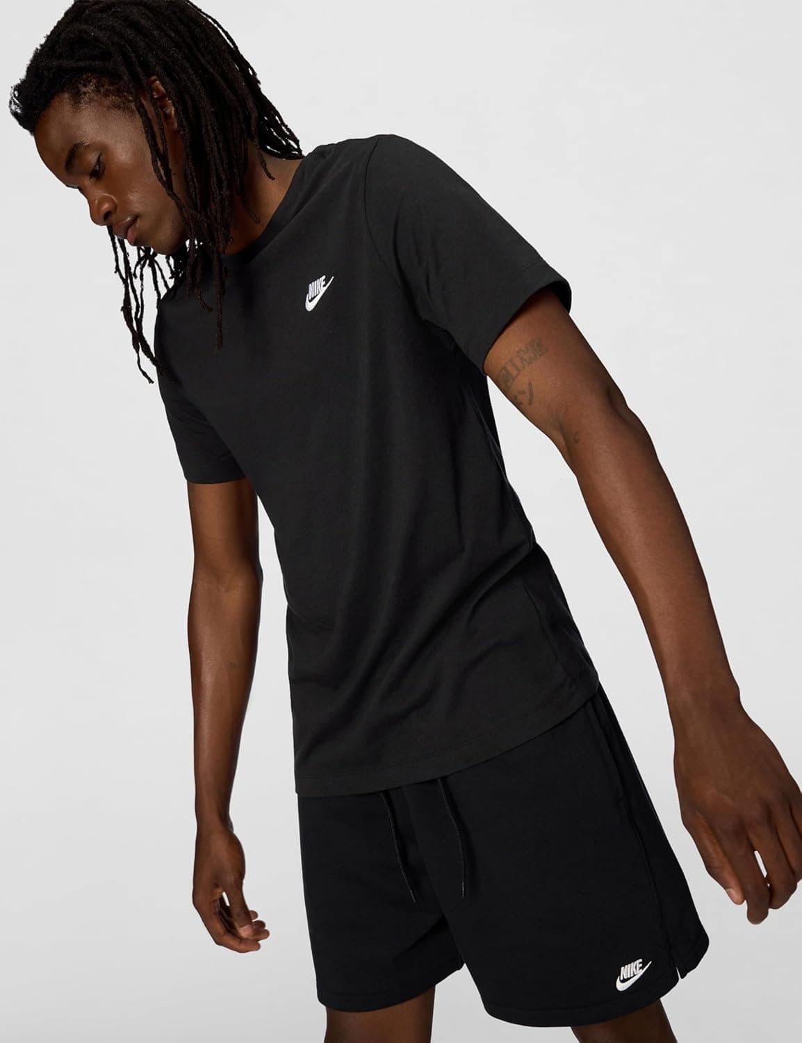 Nike Men's Sportswear Club T-Shirt Medium Black/White - Image 6