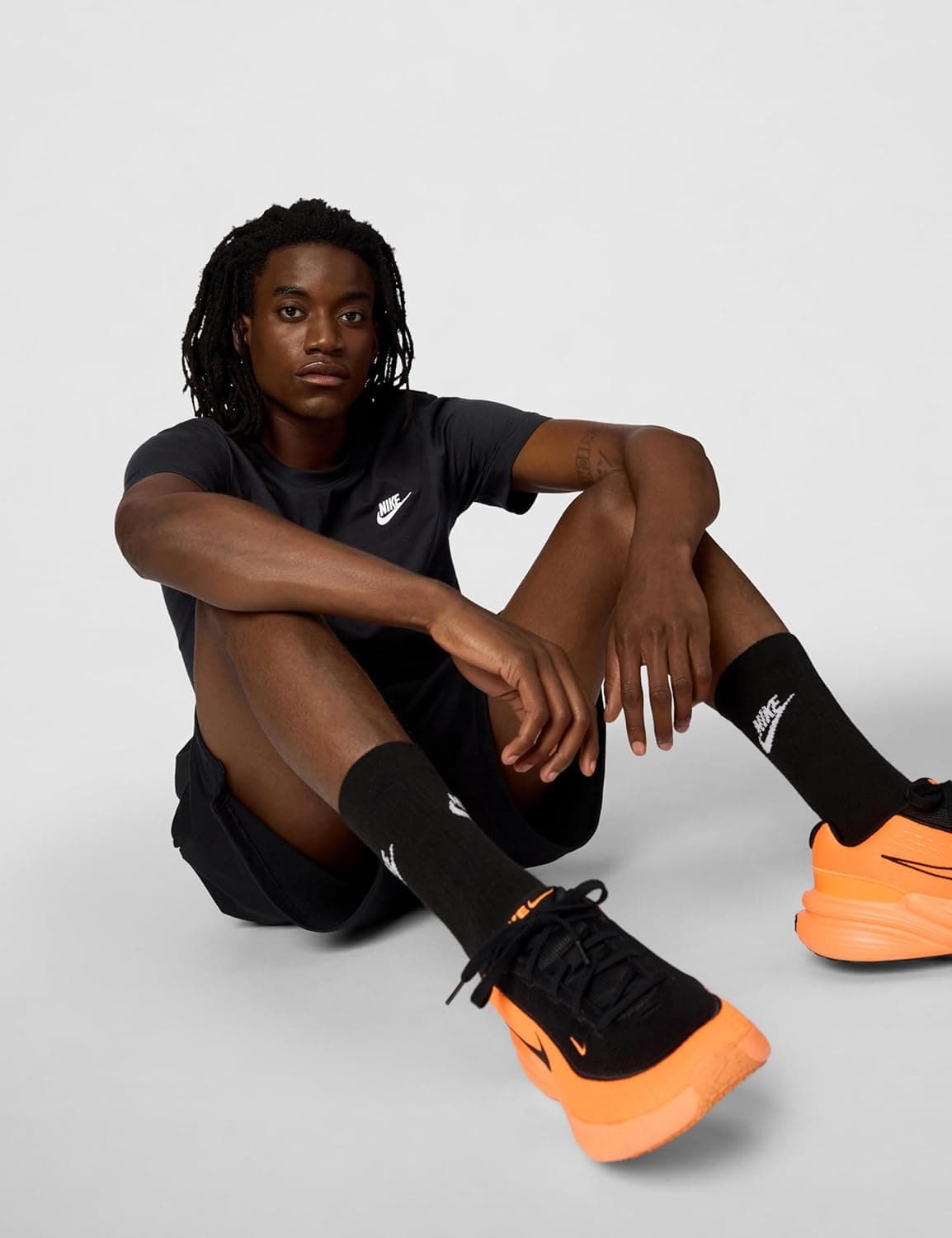 Nike Men's Sportswear Club T-Shirt Medium Black/White - Image 5