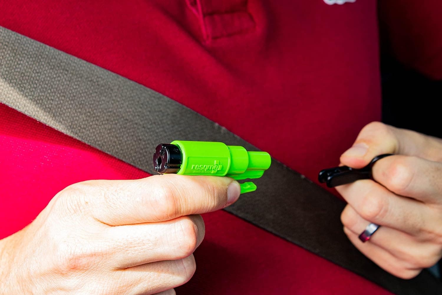 Resqme Paquete de 2, La Herramienta Original de Escape de Emergencia para Llaveros, Cortador de Cinturón de Seguridad 2-en-1 y Rompedor de Ventanas, Hecho en EE. UU., Amarillo de Seguridad - Image 12