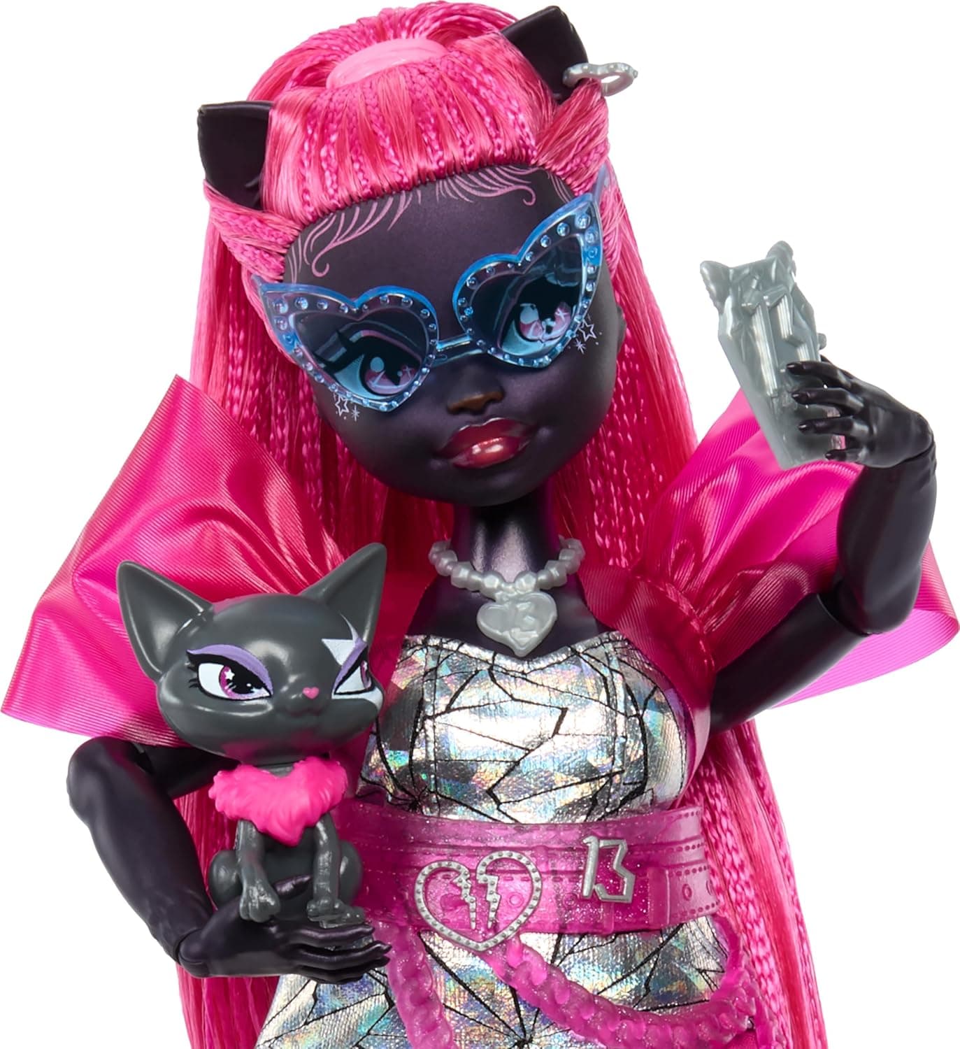 Poupée Monster High Catty Noir avec son chat de compagnie Amulette et accessoires comme un sac à dos, un livre de musique, un microphone et plus - Image 4