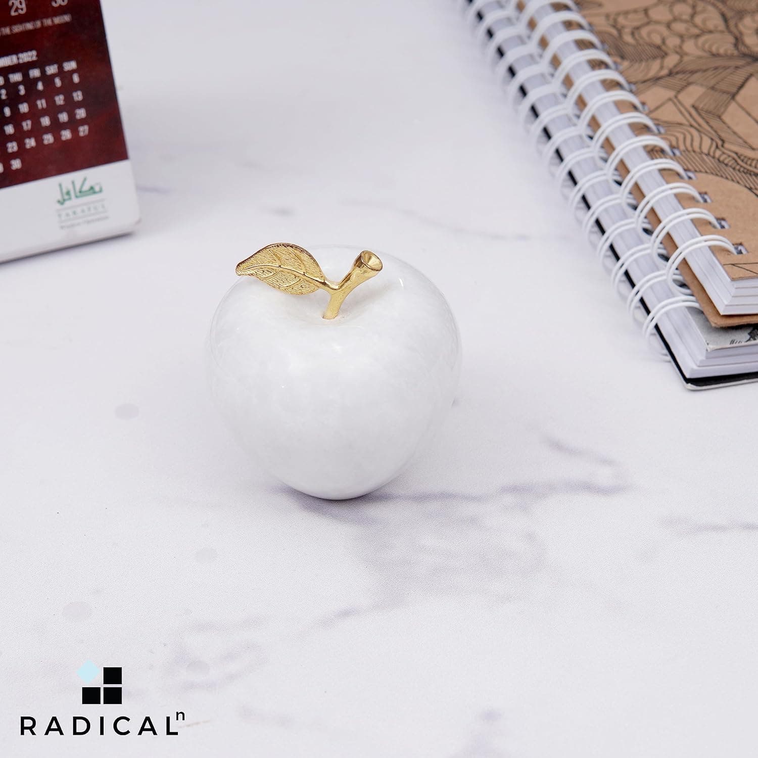 Radicaln 大理石装饰品 新白色 3 英寸 手工苹果纸镇 办公桌装饰 - 适合办公室桌面装饰和家居装饰纸镇 N-白色 - Image 4