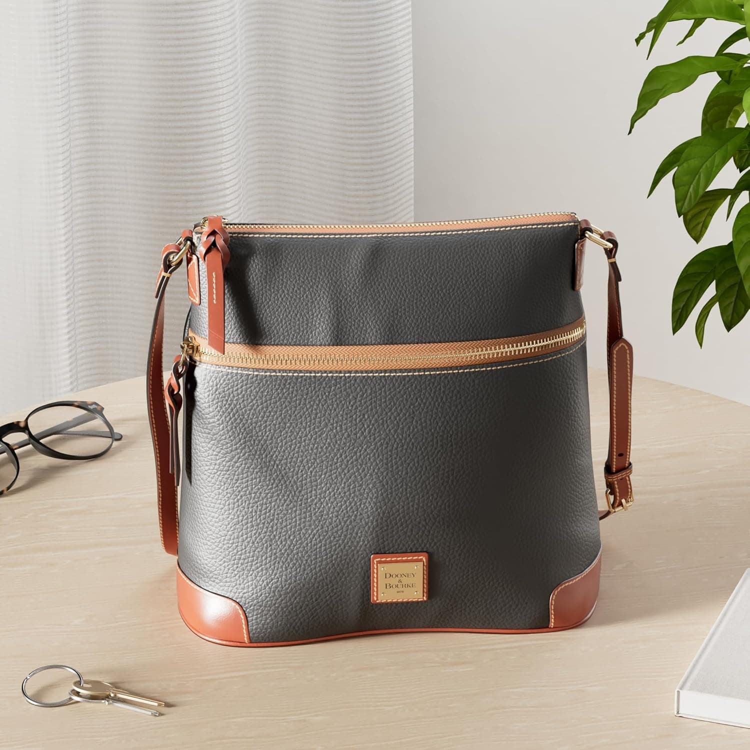 Dooney & Bourke Women's Crossbody in Pebble Grain Leather, Large Handbag with Adjustable Shoulder Strap, Black - Image 3