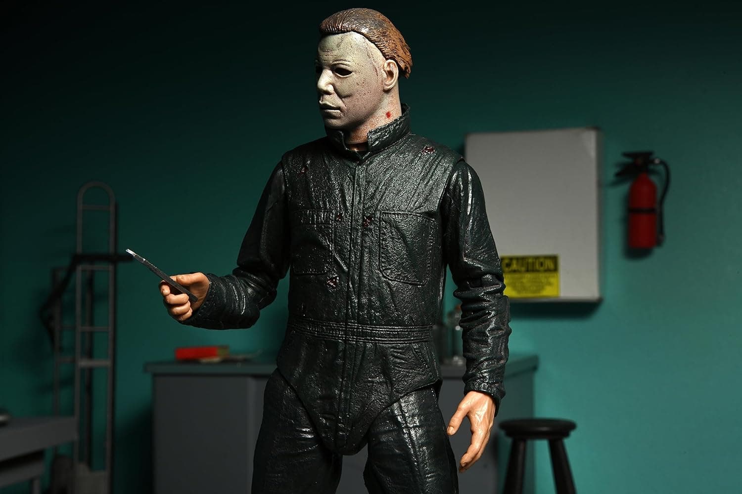 NECA - Halloween 2: Michael Myers & Dr Loomis Action Figure 2-Pack - Image 6