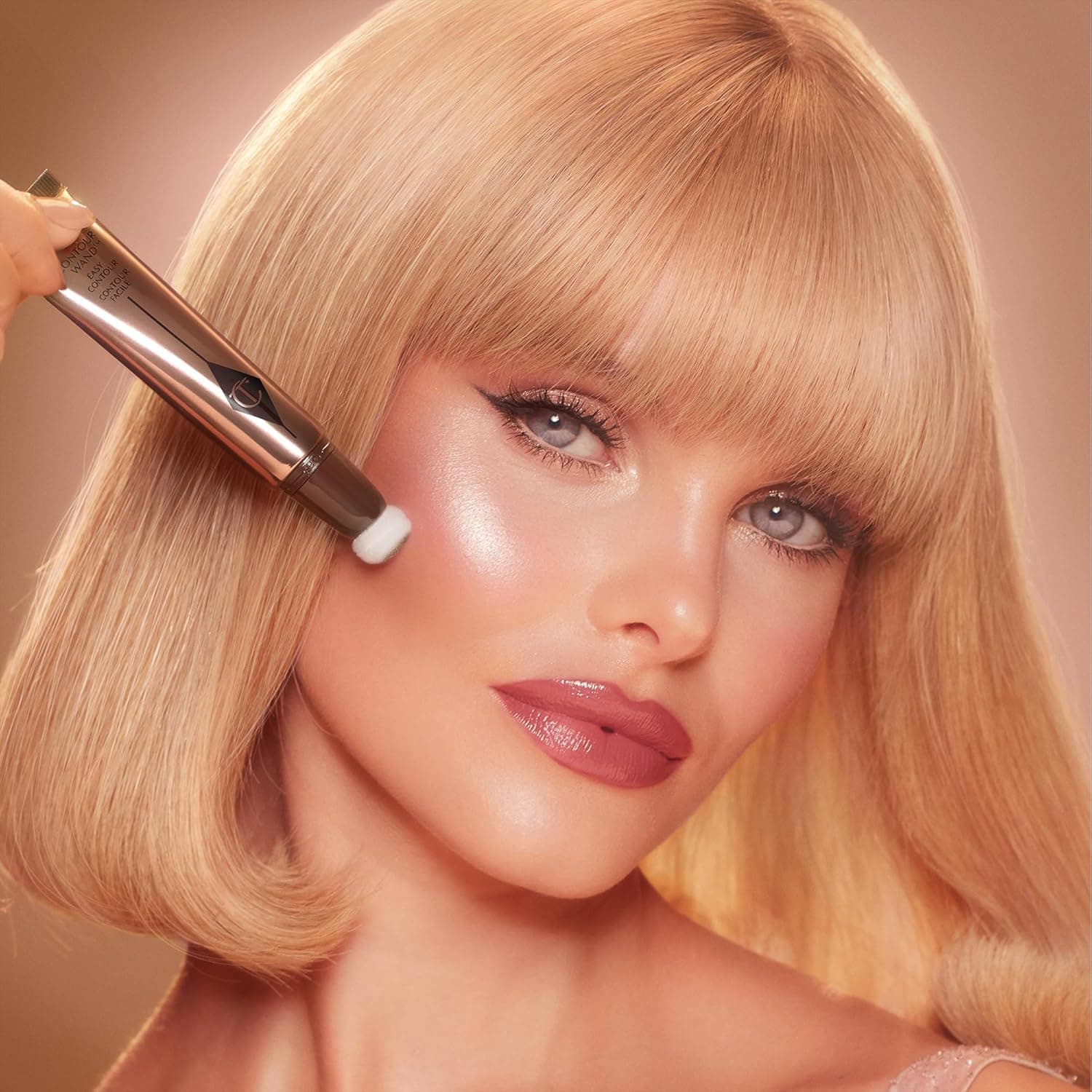 Charlotte Tilbury Hollywood Liquid Contour Wand - Easy-to-Use Contour Stick & Liquid Bronzer for Sculpting & Shaping - Leaves a Natural-Looking Sculpted Finish 02 Fair/Medium - fair-medium with cool neutral undertones - Image 7