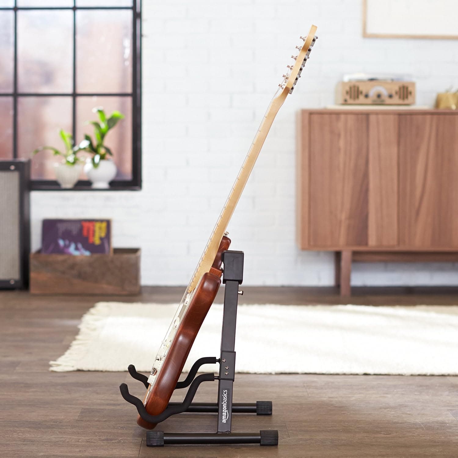 Amazon Basics Adjustable Folding Guitar Stand, A-shape, Fully Assembled - Para sa Programang Musikang Pampaaralan, Mga Konsiyerto at Maramihang Gumagamit - Image 12