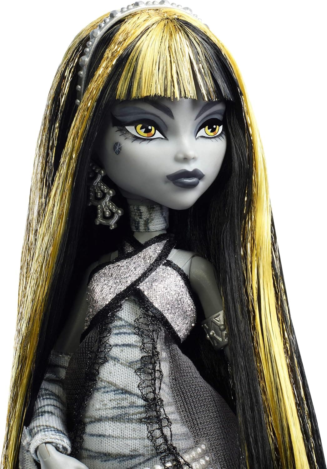 Monster High Reel Drama Doll, Cleo De Nile Black and White Reproduction Collectible with Doll-Size and Life-Size Posters, Horror Flick Theme, and Pet - Image 3