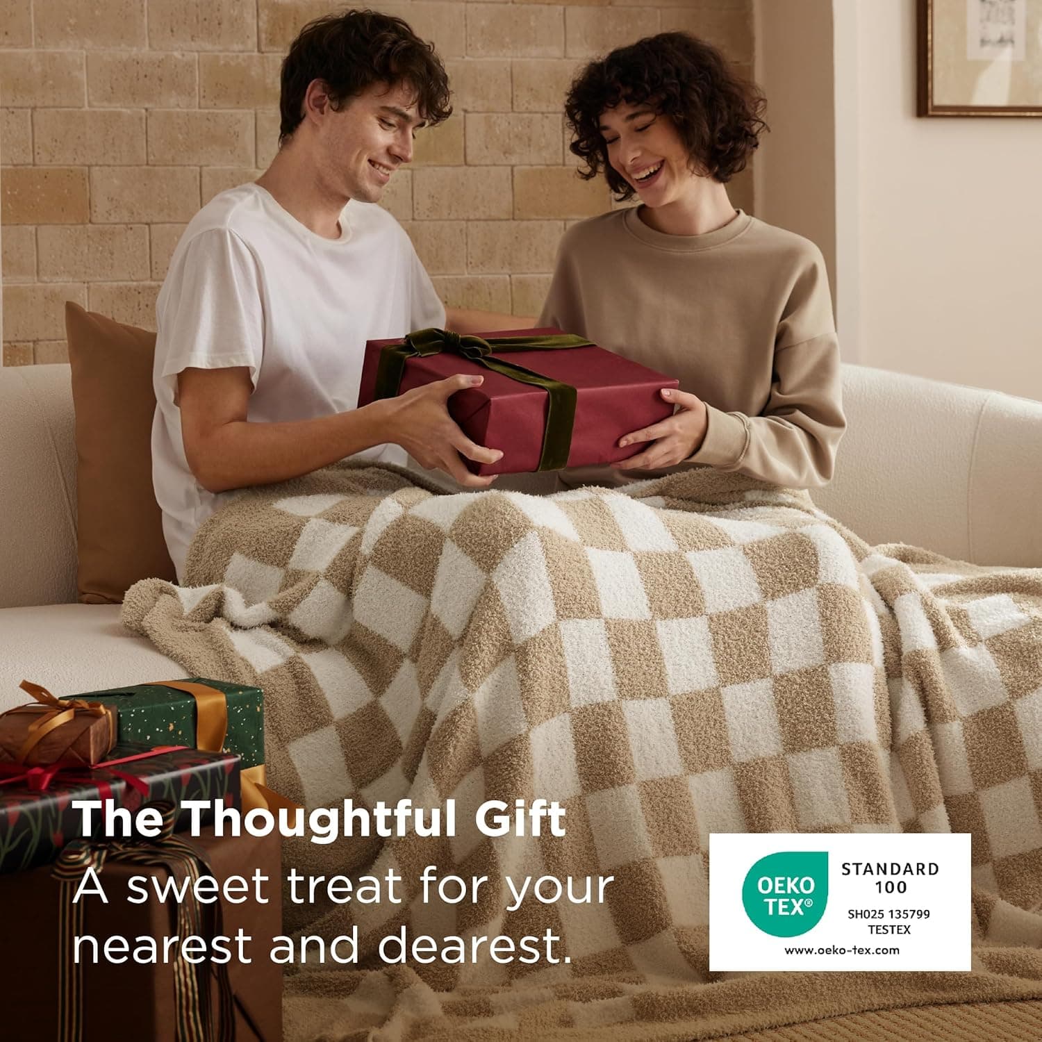 Manta Checkered GentleSoft de Bedsure para Sofá - Manta Beige Suave y Acogedora, Manta de Punto Esponjosa y Cálida para Cama y Sofá, Regalos de Decoración para Cumpleaños y Día de San Valentín para Mujeres y Hombres, 50x60 Pulgadas 01 - Manta Checkered Beige (50" x 60") - Image 3