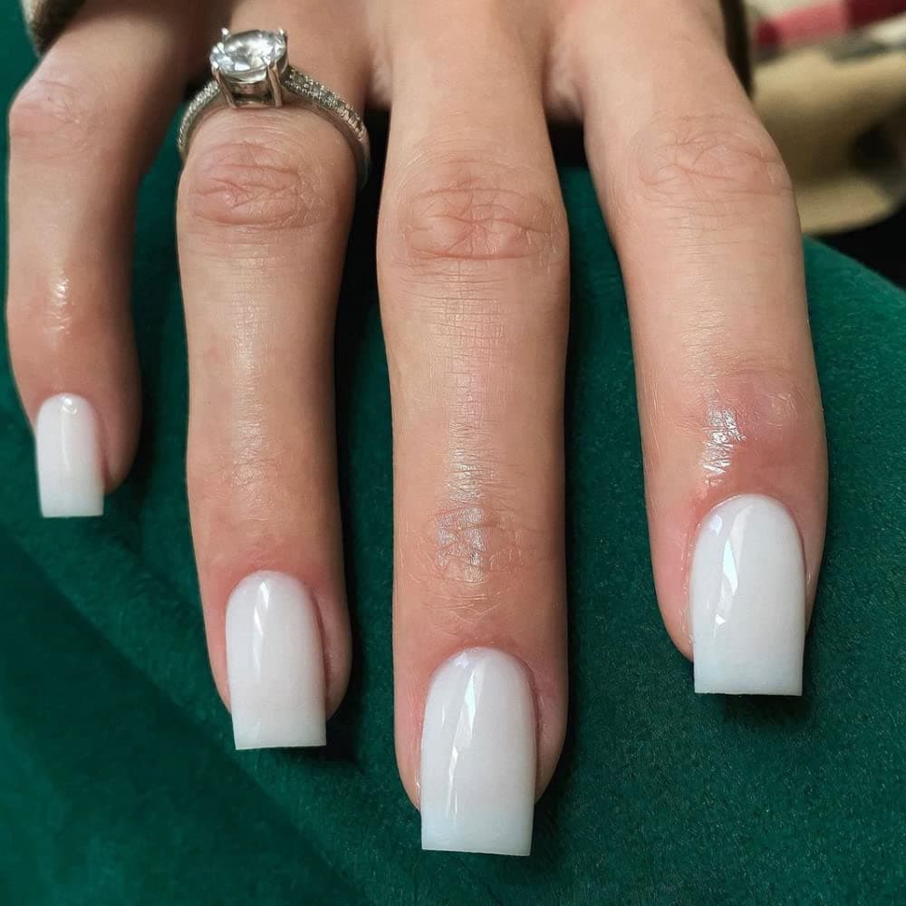 White Nails Press ons, Press on Nails Medium Square Glue on Nails Medium Length, Short Acrylic Nails Glue on Medium Coffin Nails Fake Nails False Nails for Women, Thick Solid Color Gel Nails 24Pcs glossy white