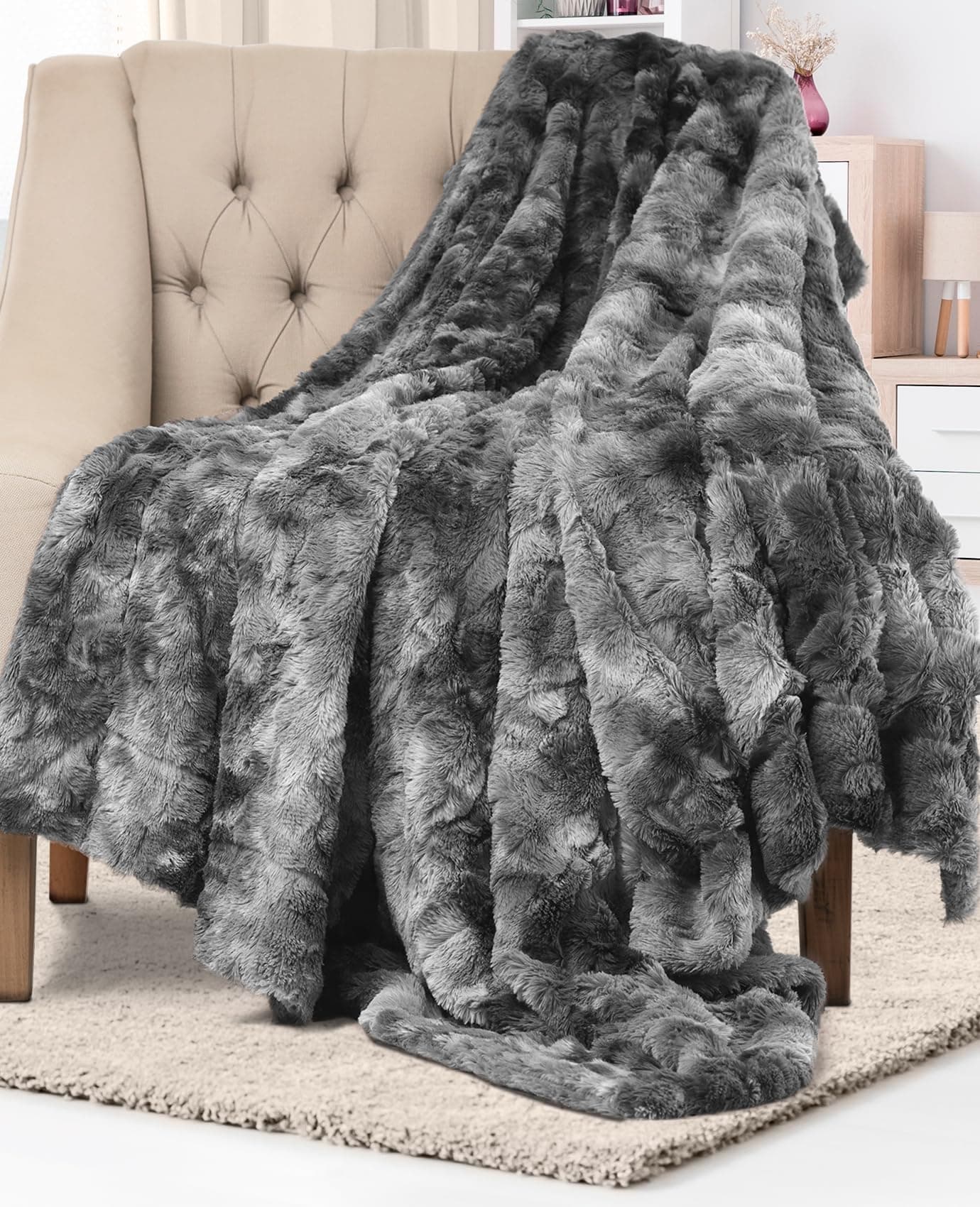 Everlasting Comfort Soft & Comfortable Gray Faux Fur Throw Blanket for Couch - (50"x65") Minky & Fluffy Fall Blankets & Throws, Plush Fuzzy Cover for Bed, Sofa & Living Room - Cozy Home Decor