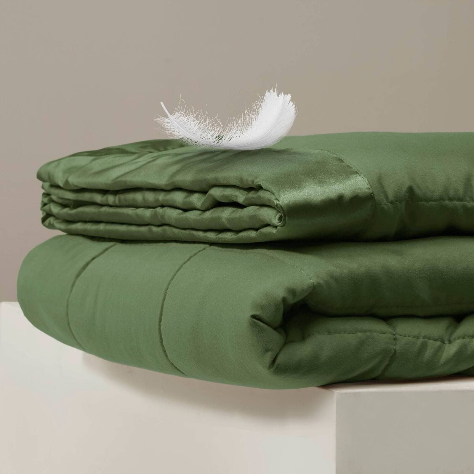 Glintex - 1 PCS Full/Queen Lightweight Down Alternative Blanket with Satin Trim - Green