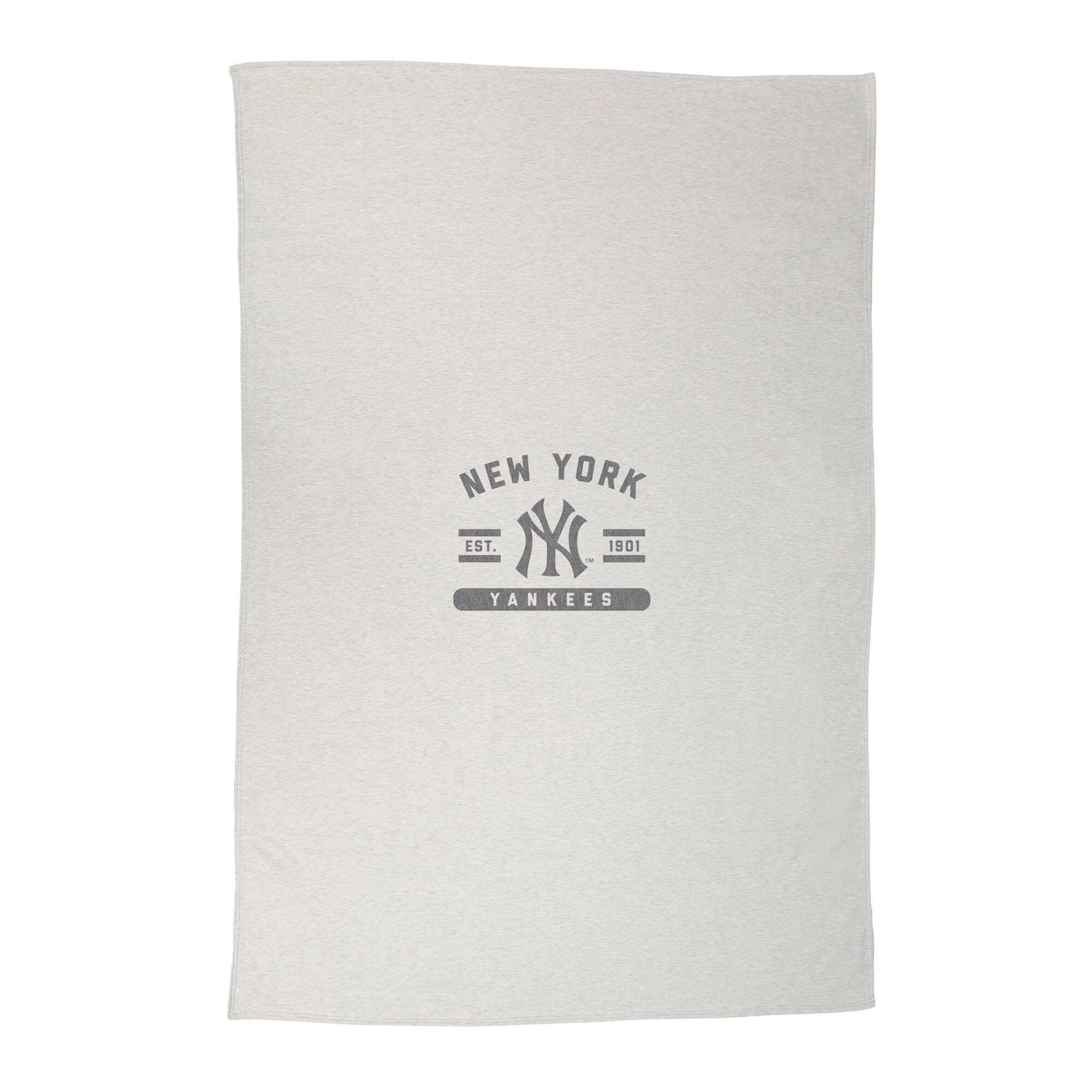 Logo Brands - New York Yankees 54'' x 84'' Sweatshirt Blanket - Multicolor